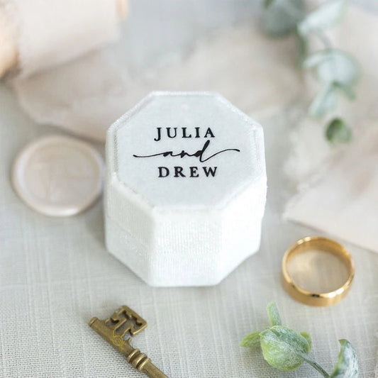 קופסת קטיפה מהודרת לטבעות – בעיצוב אוקטגוני עם שלושה תאים